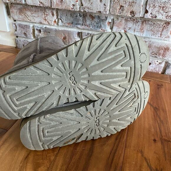 UGG Classic Gray Suede Boots - Picture 4 of 4